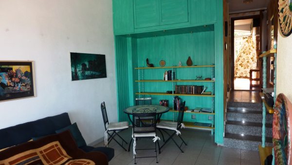 Sardisch eingerichteter Wohnraum mit Flachbildschirm - Agrustos - Casa Mona
